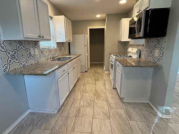 2nd image of 1112 Darlene Ln