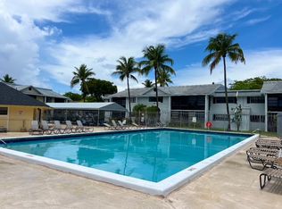 911 NE 199th St #202, Miami, FL 33179