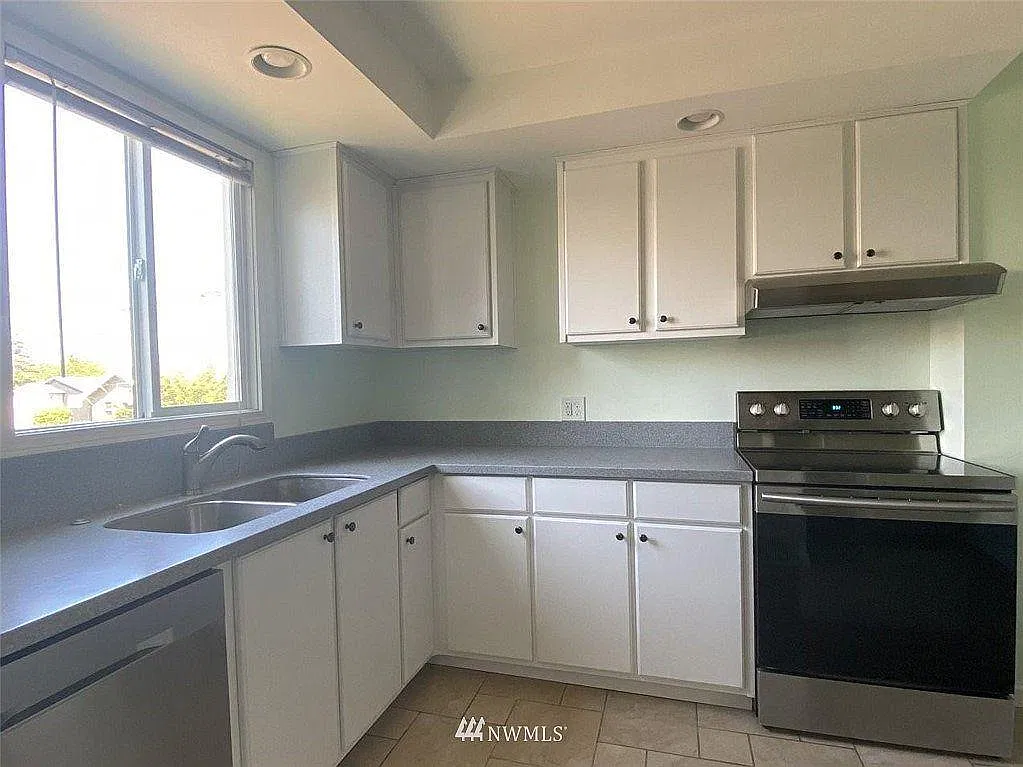 3 bed, 1320 sqft, $3,800 — Photo 4
