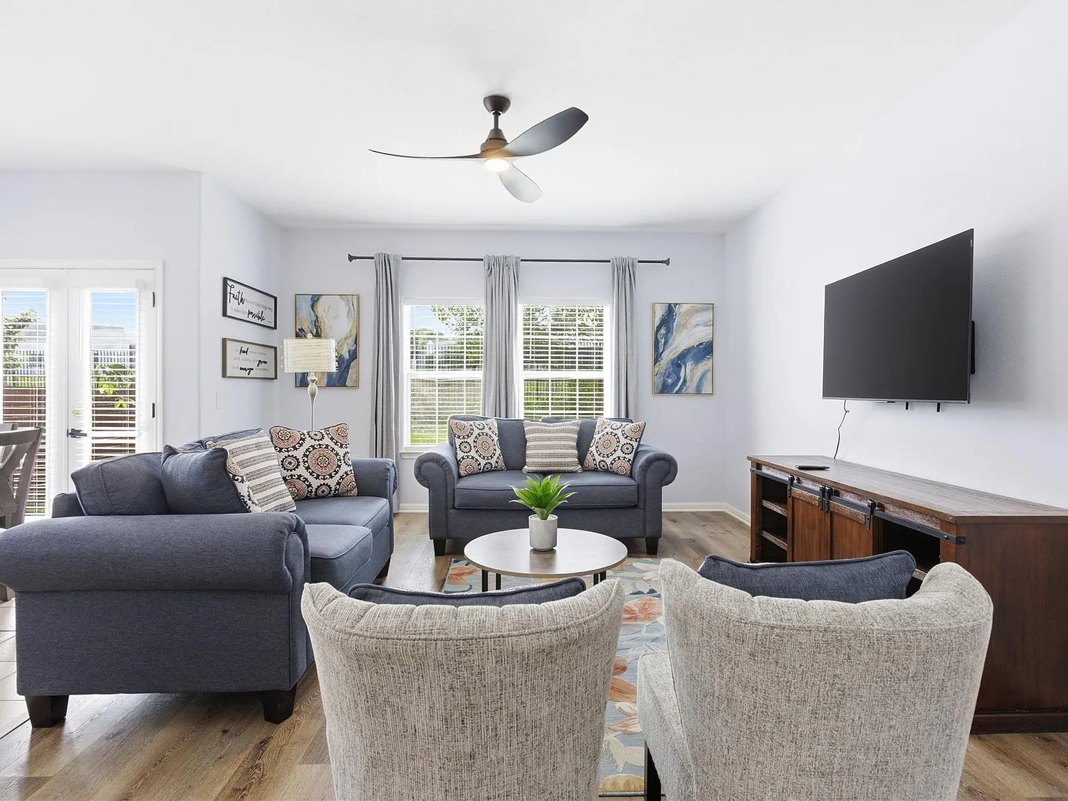 3 bed, 2.5 bath, 1424 sqft, $2,295 — Photo 4