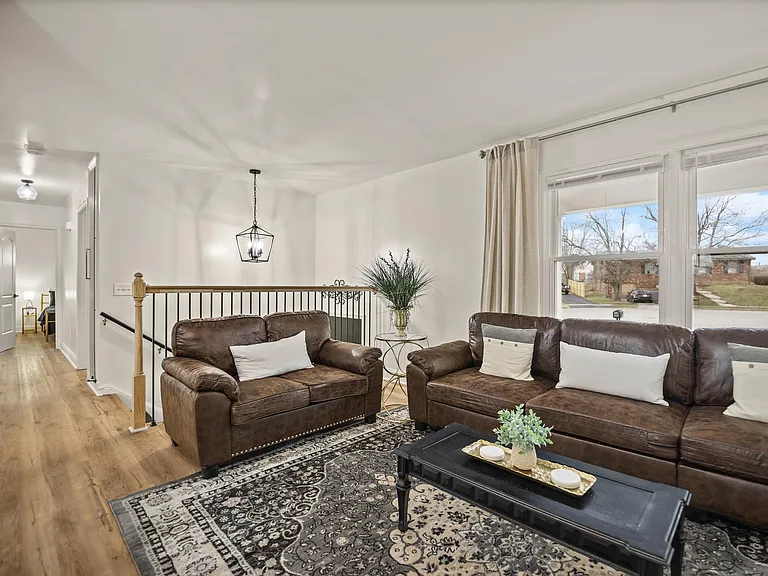 1706 Cameron Ct — Photo 5