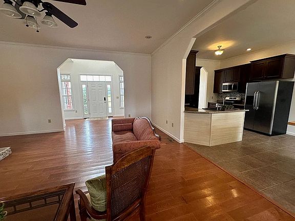 4th image of 252 W Central Blvd