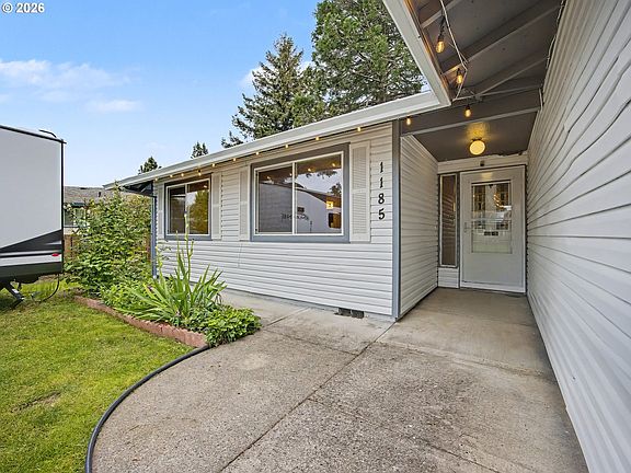 4th image of 1185 NE Hacienda Ln