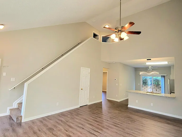 143 Brentfield Loop — Photo 2