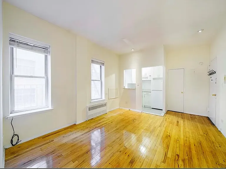 144 E 22nd St #6G — Photo 3