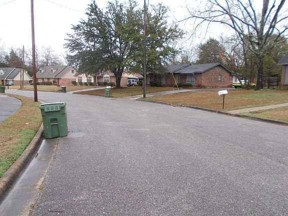 4th image of 4069 Monterey Dr