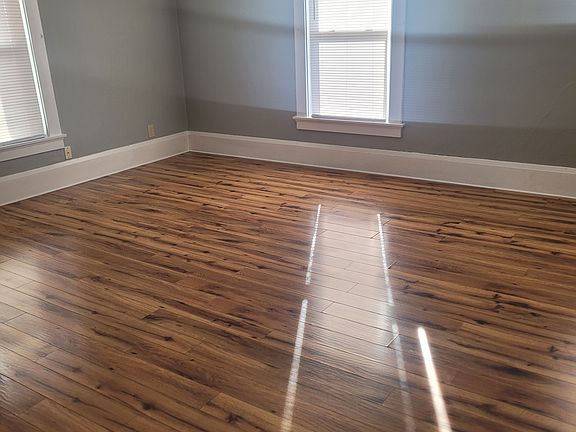 3rd image of 128 1/2 W 4th St #128-1/2