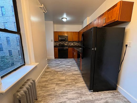 2nd image of 631 Academy St #44B
