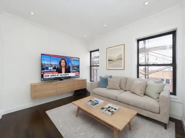1379 Lexington Avenue image 1 of 7