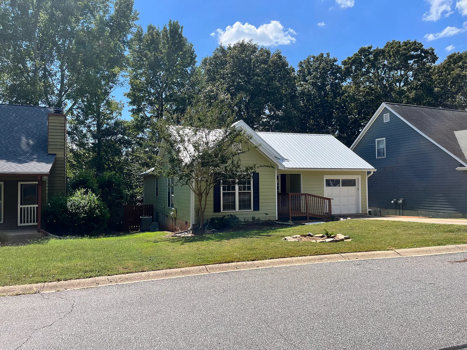 3 bed, 1200 sqft, $1,800 — Photo 3