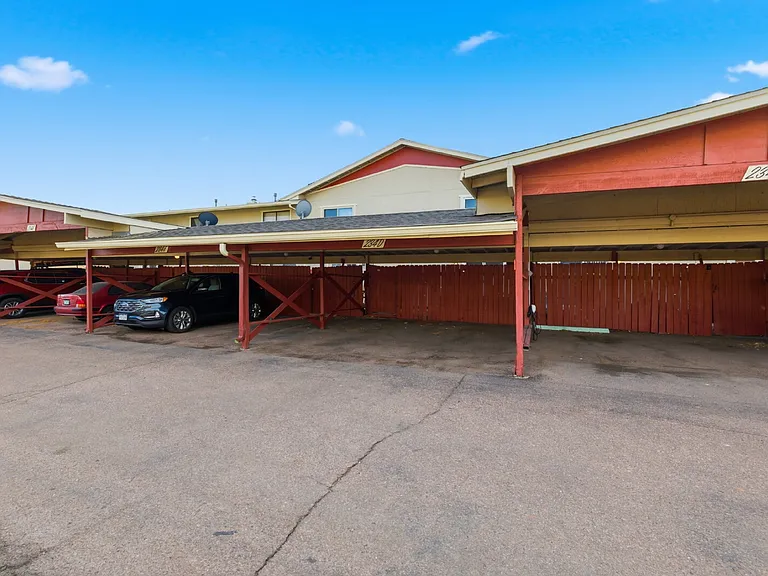 234 W Rockrimmon Blvd #D — Photo 21