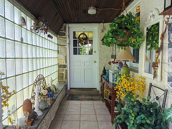 Mud room / sun room entry