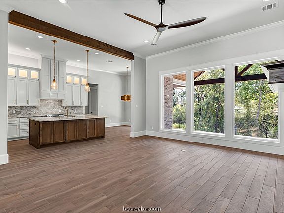 4th image of 4662 River Valley Dr