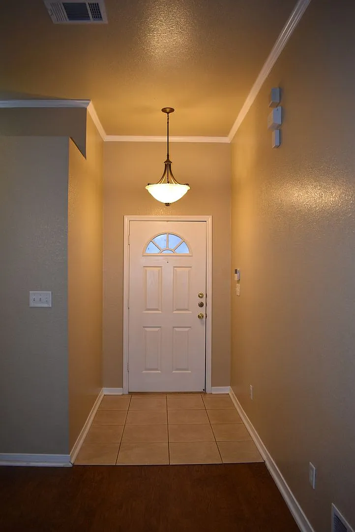 3bd/2ba Pet friendly home with wood burning fireplace and minutes from Ft Hood! — Photo 2