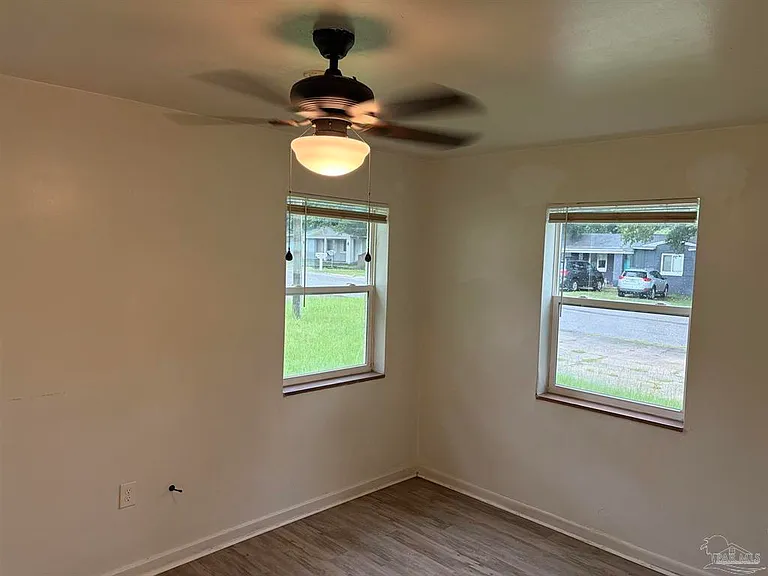 107 Holmes Dr #C — Photo 8