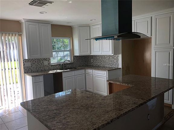 3rd image of 555 Floral Dr