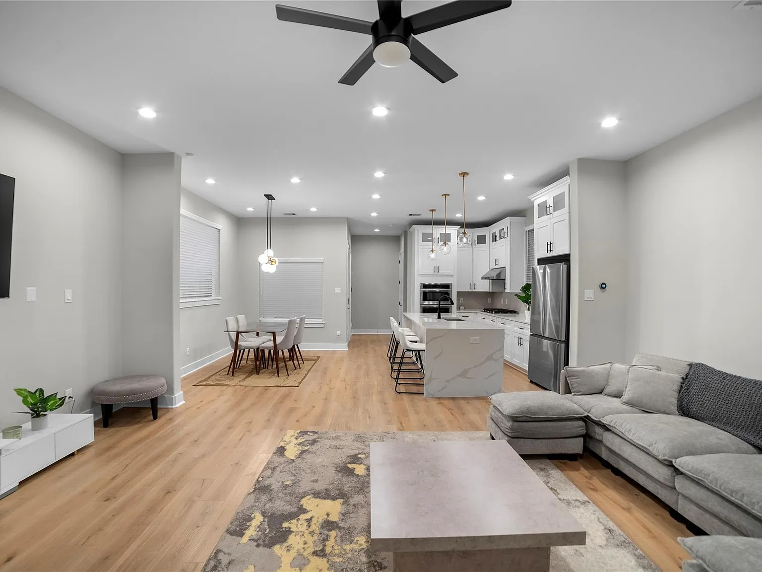3 bed, 2.5 bath, 2172 sqft, $2,950 — Photo 2