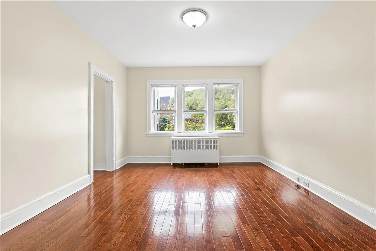 3 bed, 1328 sqft, $4,800 — Photo 4