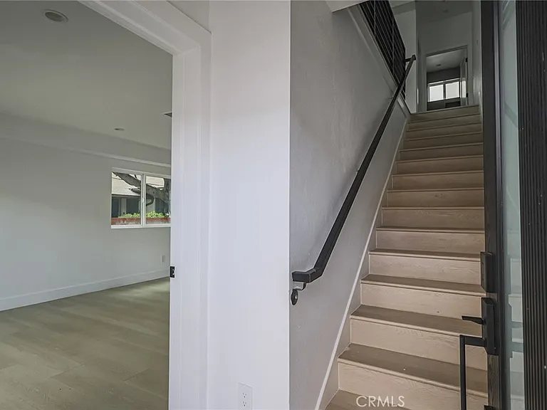 11814 Gilmore St — Photo 7