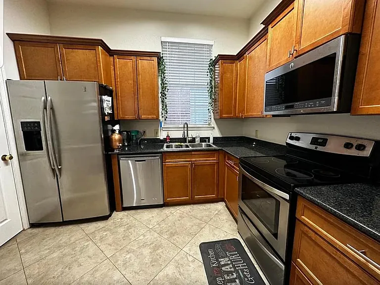 628 Raintree Cir — Photo 5