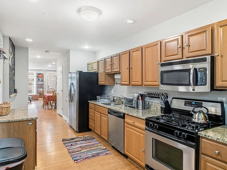 2040 Orleans St — Photo 4