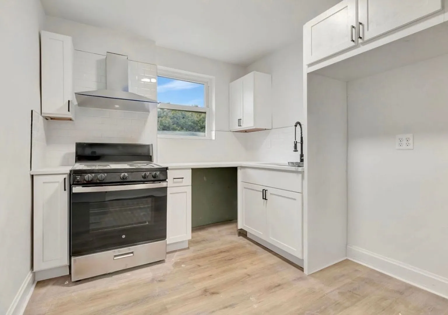 Newly renovated 3-bedroom, 1-bath home — Photo 1