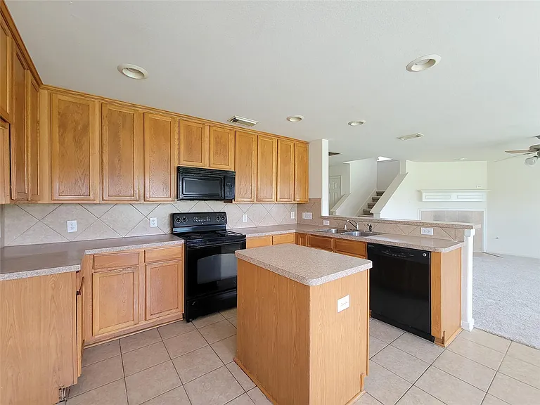 2322 Oxford Point Ln — Photo 16