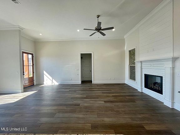 4th image of 214 Baleigh Dr