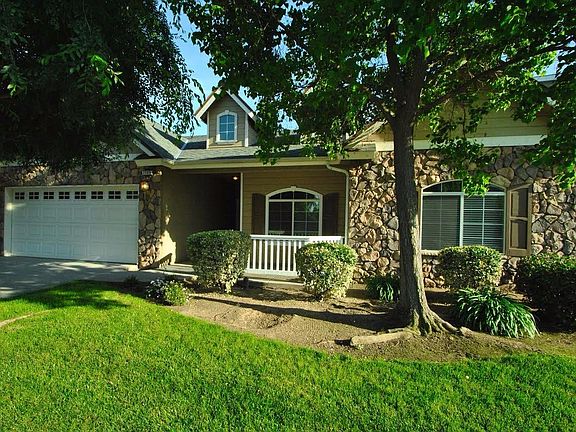 3rd image of 2565 E Everglade Ave