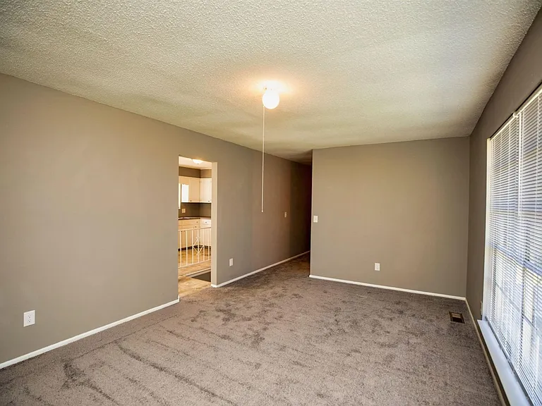 960 Minor Dr — Photo 8