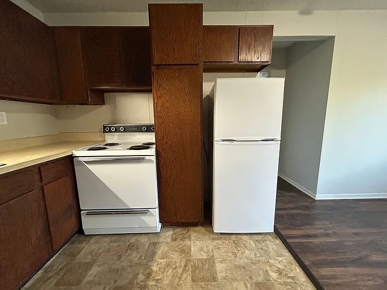 Brookside Apartments — Photo 4