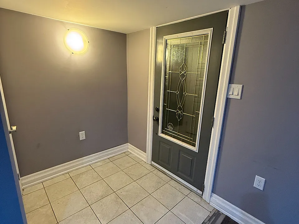 163 Dundas St