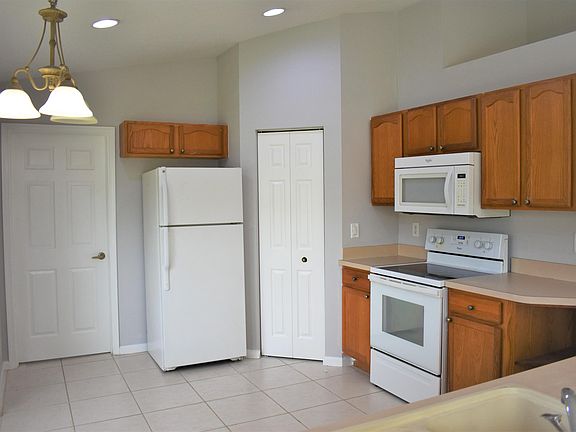 5th image of 1141 SW Hunnicut Ave