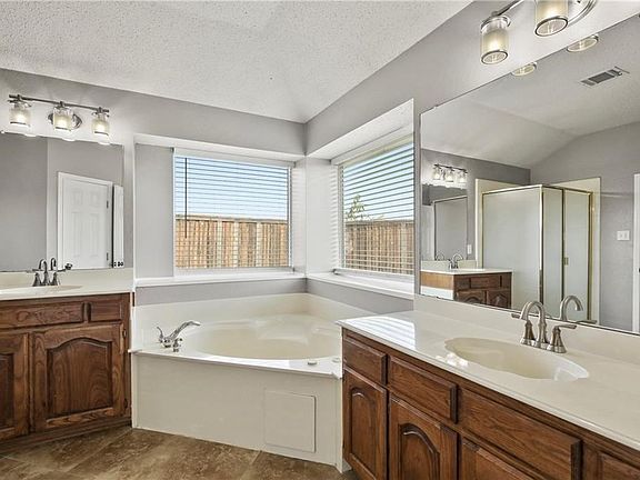 5th image of 3421 Ashwood Ln