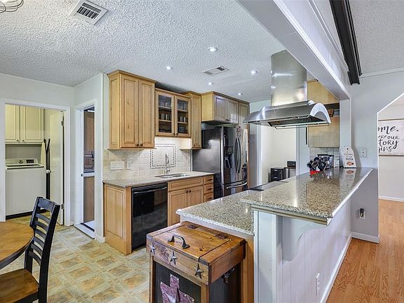 4th image of 803 Walker Cir