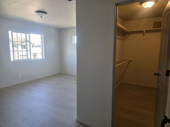 5th image of 1528 N Wilhelm Way
