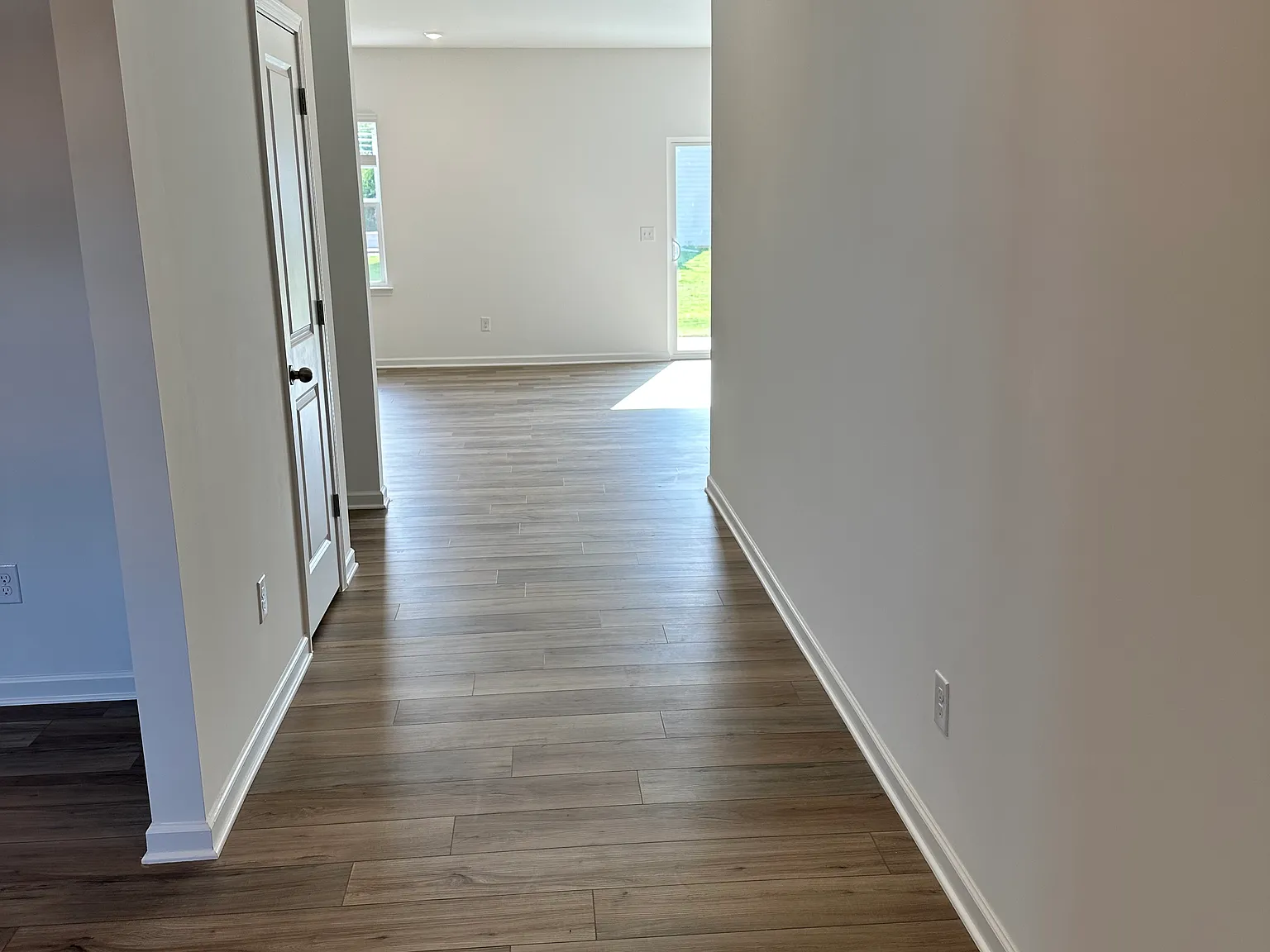 4 bed, 3.5 bath, 2540 sqft, $2,895 — Photo 3