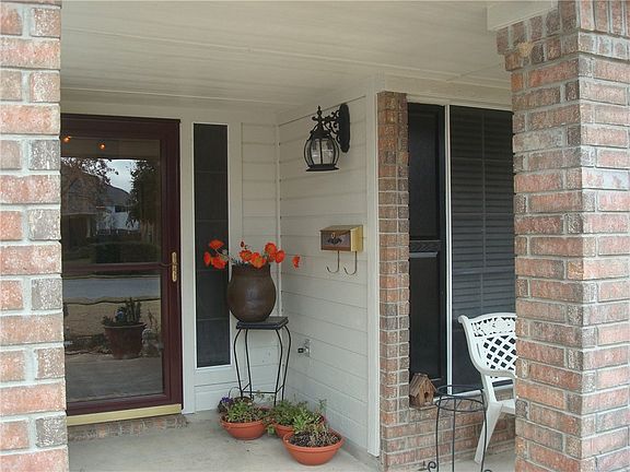 2nd image of 605 Settlement St