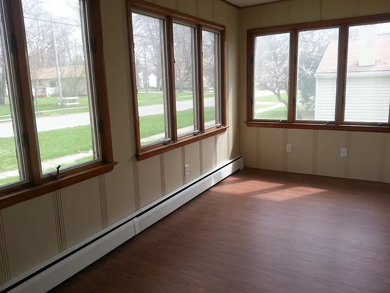 117 Lakeside Dr — Photo 3