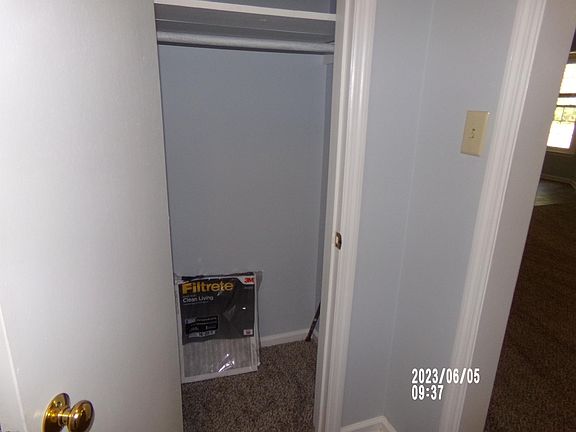 FOYER COAT CLOSET
