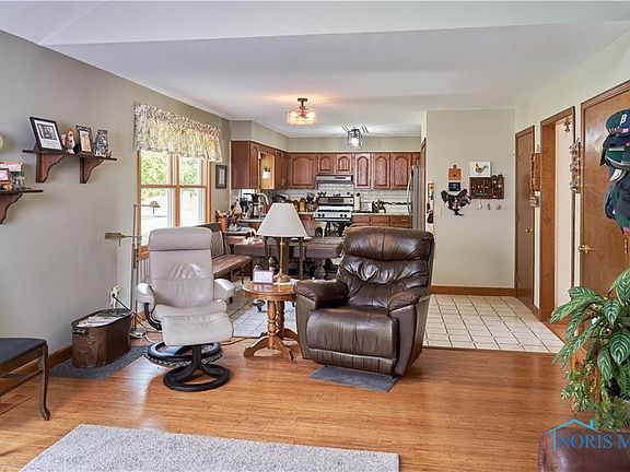 4th image of 28650 Cedar Ln