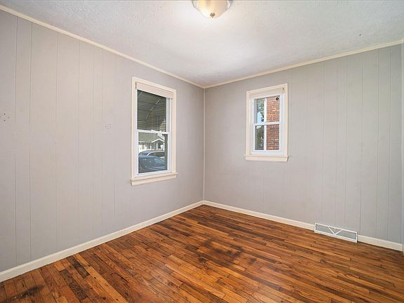 5th image of 23368 Hazelwood Ave