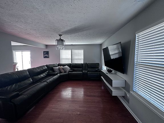 3rd image of 264 Lyngardens Way