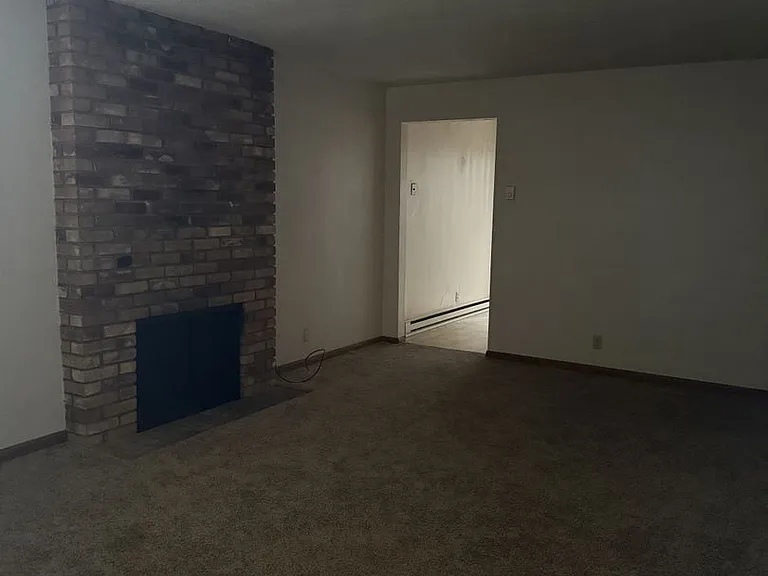 310-Colony Apartments — Photo 25
