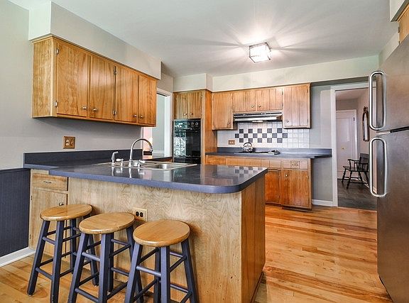5th image of 1014 Meadowlark Ln