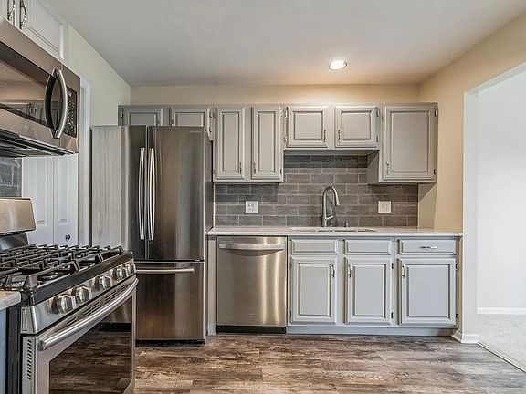 5th image of 2400 Mallow Ct