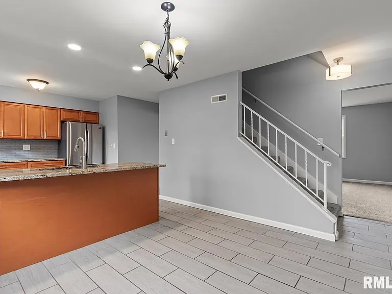 2020 W Glen Ave — Photo 7