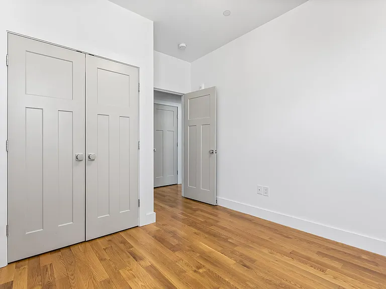 181 Bennington St #4 — Photo 10
