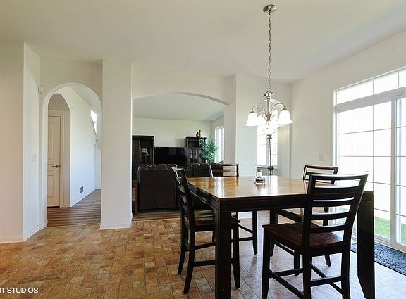 5th image of 39351 Castleford Ln
