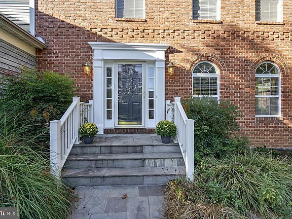 4th image of 618 Wood Glenn Ct